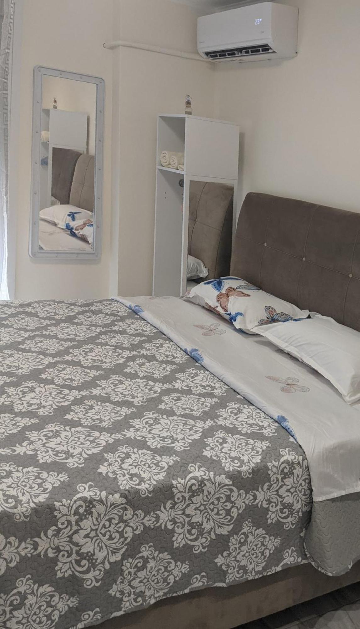 Emanuela Mystique Apartment